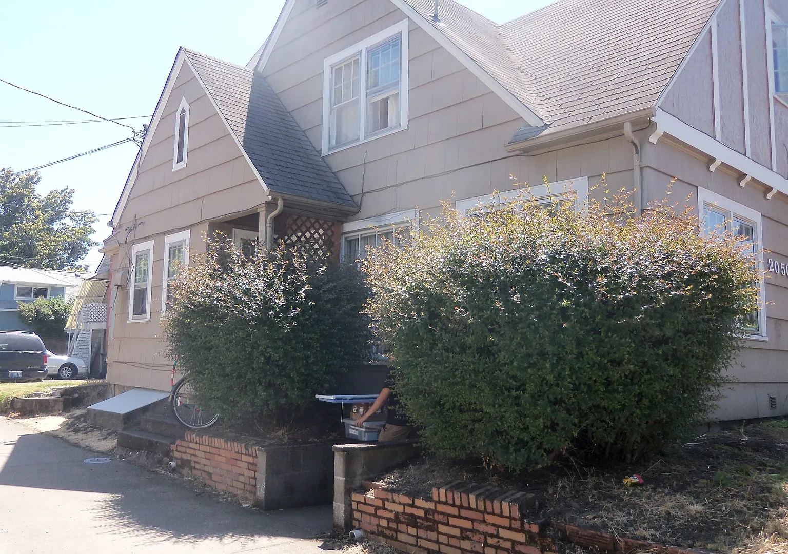 186-04 - 2050 NW Van Buren — Photo 2