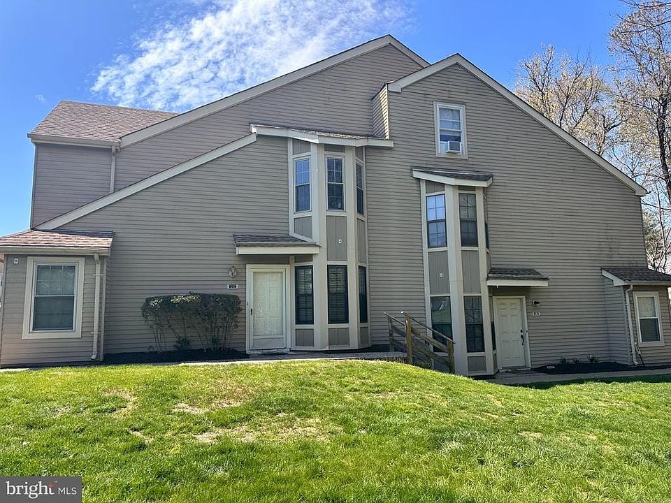 1st image of 806 Barry Ct