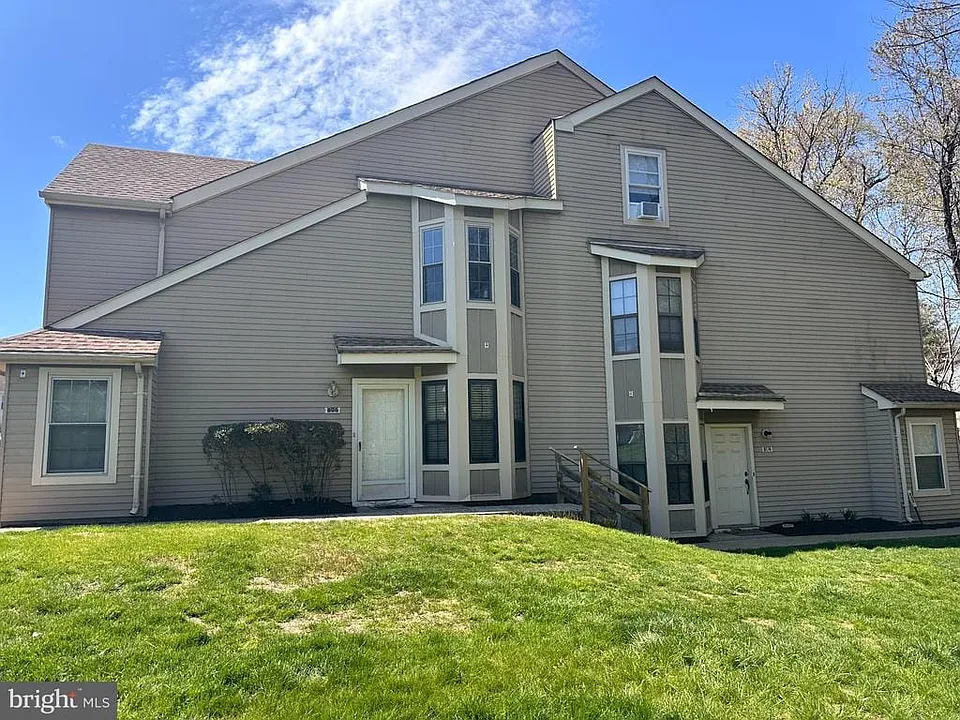 806 Barry Ct