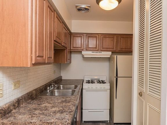 4th image of 3160 N Cambridge Ave APT 403
