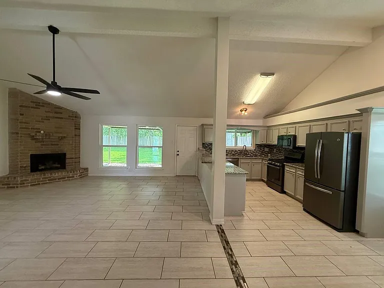 646 Fair Oak Dr — Photo 5