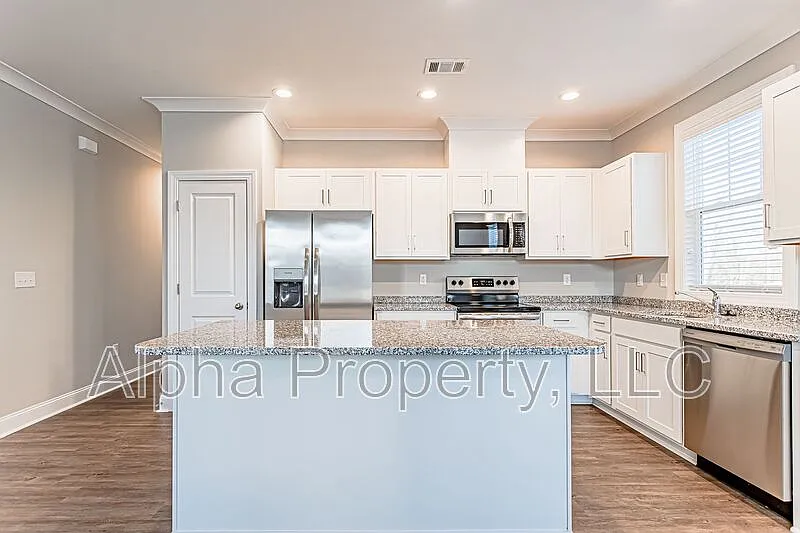 3 bed, 2.0 bath, 1270 sqft, $1,800 — Photo 4