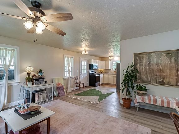 3rd image of 796 Happy Top Rd