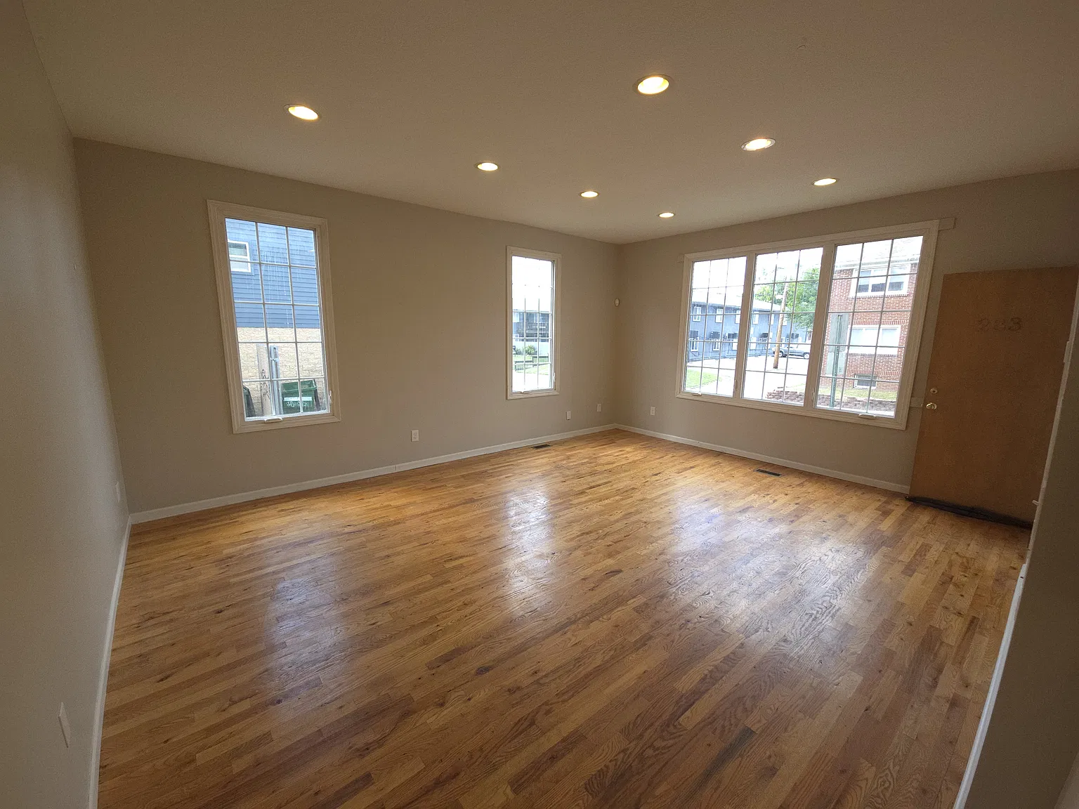 3 bed, 1200 sqft, $1,950 — Photo 2