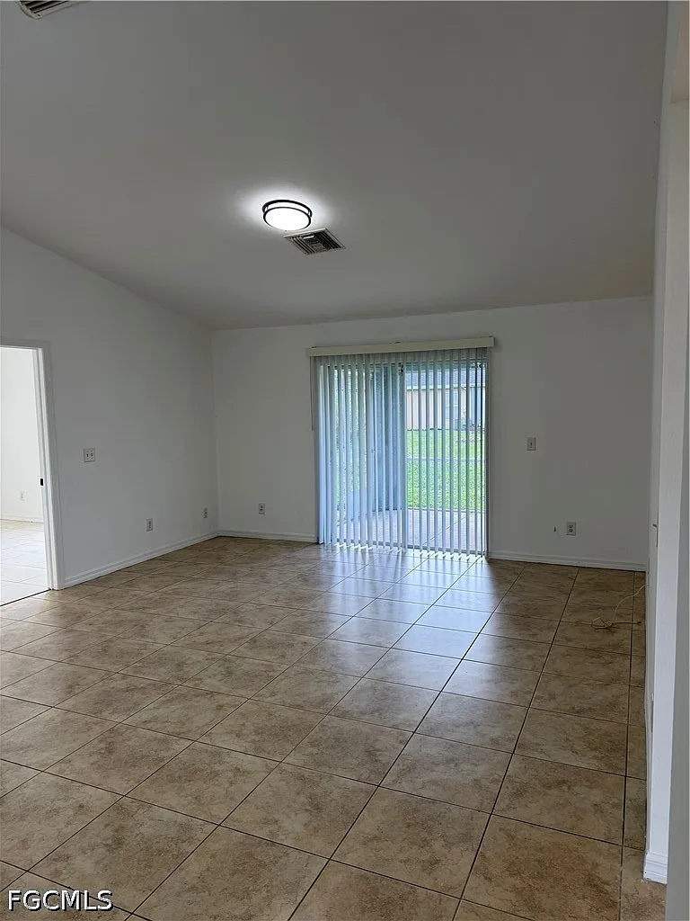 3 bed, 2.0 bath, 1145 sqft, $1,600 — Photo 2