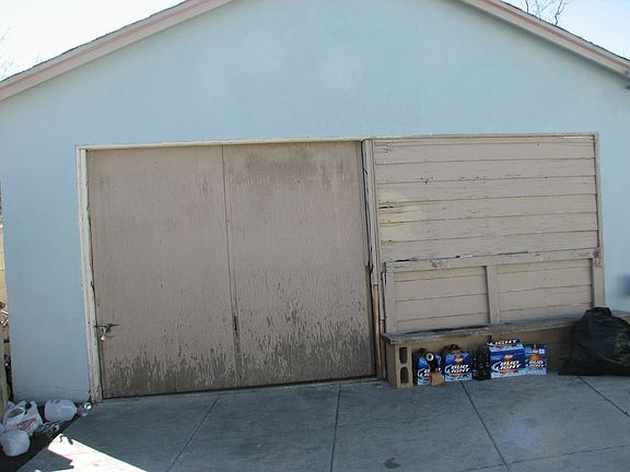 Dettached Garage