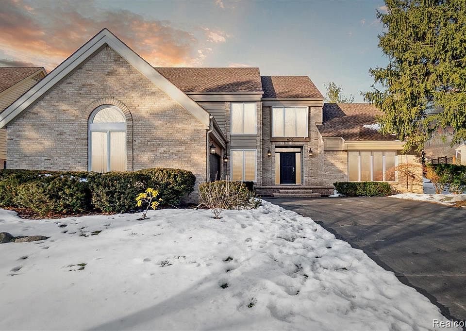 6022 Beachwood Dr, West Bloomfield, MI 48324 Zillow