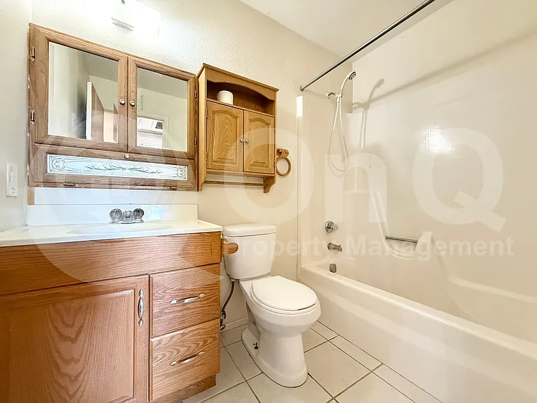 5208 S 40th Pl — Photo 18