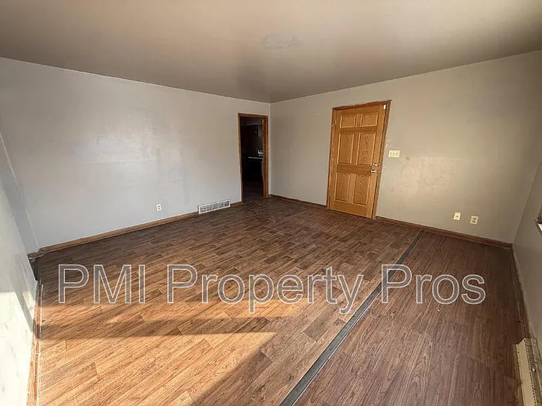 5138 N 84th St — Photo 2