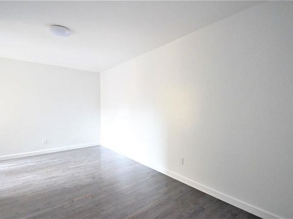 4th image of 2710 Morris Ave