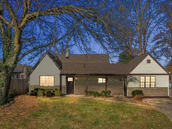 9492 Roundlake Blvd, White Lake, MI 48386