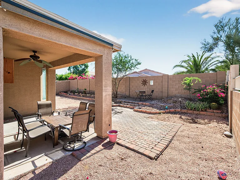 2433 W Ellis St — Photo 56