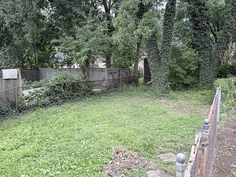 512 Inman St — Photo 3