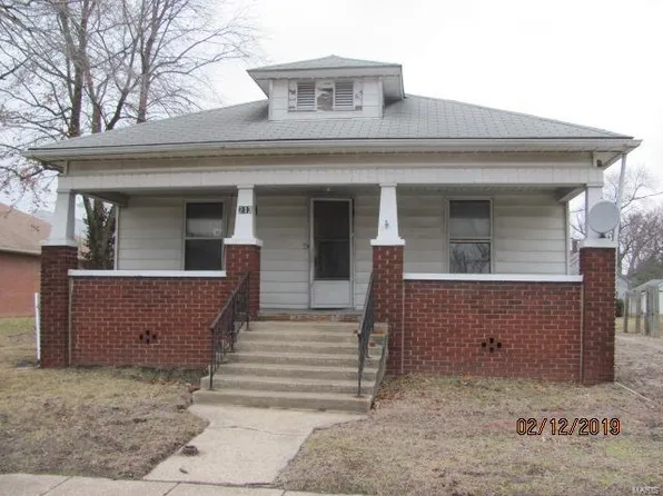 213 W Center St, Brighton, IL 62012