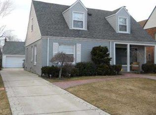 1353 Cadieux Rd, Grosse Pointe Park, MI 48230