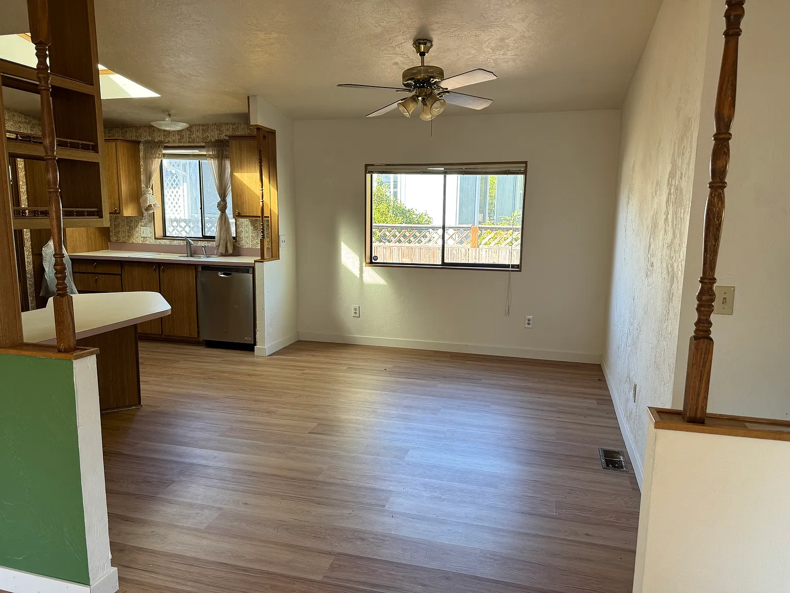 3 bed, 1296 sqft, $2,200 — Photo 4