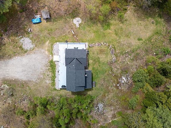 5th image of 33 Blake Farm Road