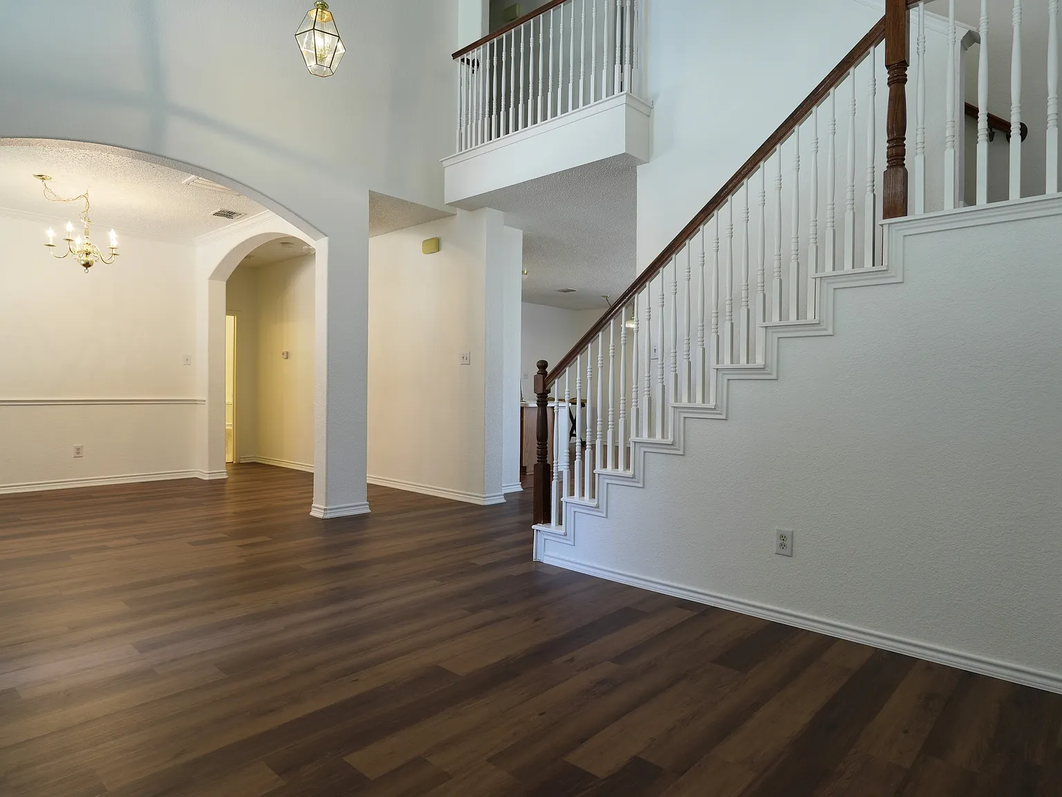 2032 Fox Glen Dr — Photo 2