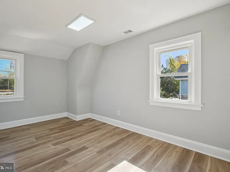 2500 S Eads St — Photo 18