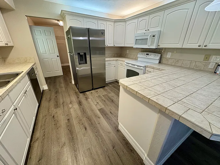 203 Esther St — Photo 31