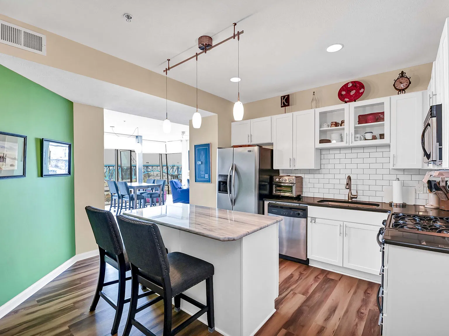 1237 Washington Ave — Photo 2