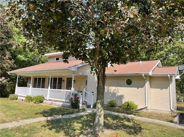 105 Shorts Dr, Neoga, IL 62447