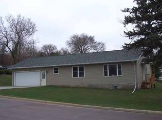 923 Commerce St N, Le Sueur, MN 56058