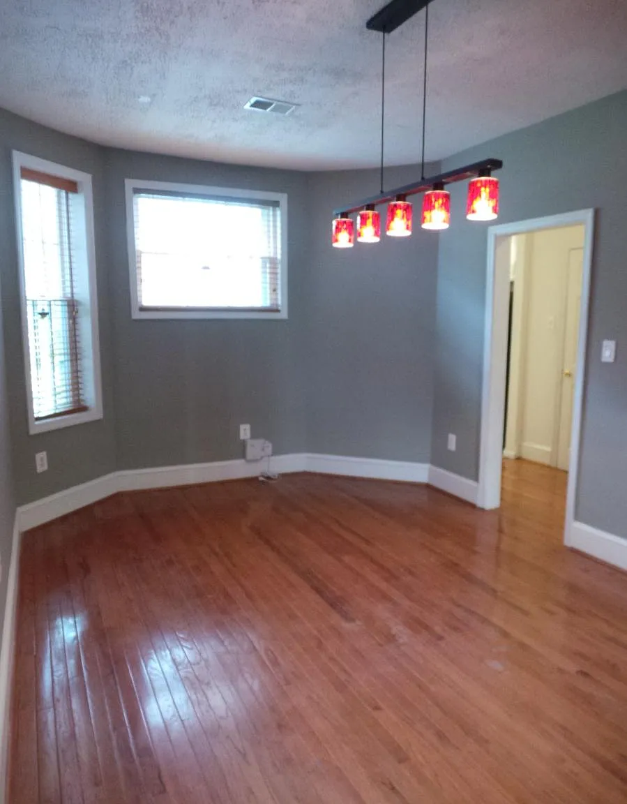 5 bed, 2.5 bath, 2409 sqft, $5,250 — Photo 4