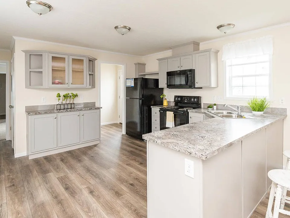 4 Sundale Trailer Ct