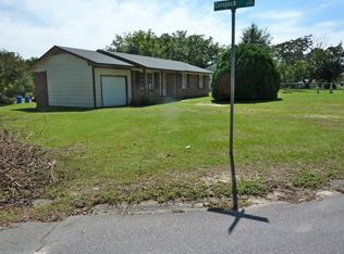 2101 Decor St, Fayetteville, NC 28304