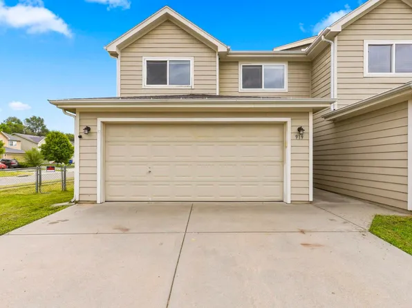 919 Whitetail Ct, Junction City, KS 66441