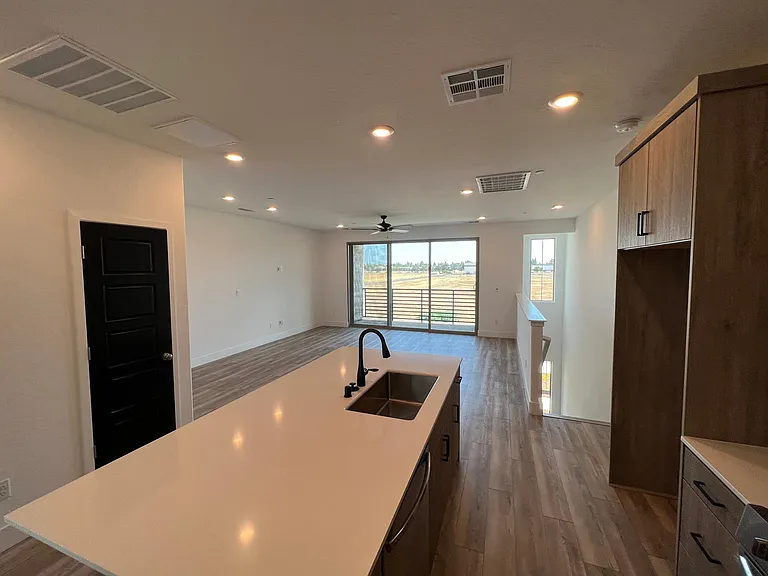 514 W Mahogany Ln — Photo 4