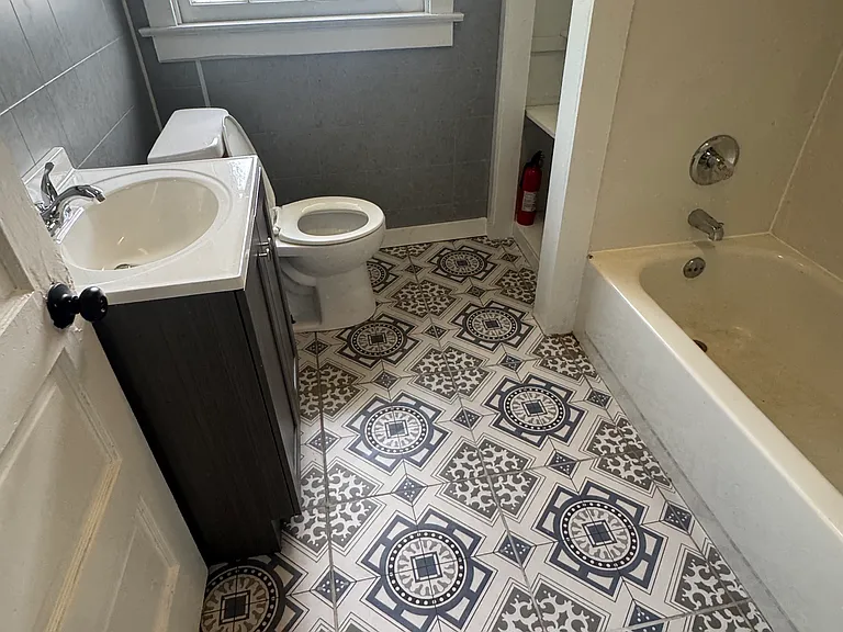 1010 Wingert St #1/2 — Photo 5