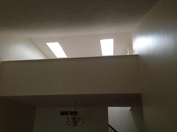 Vaulted Ceiling in Living Rm w/Sky Lights