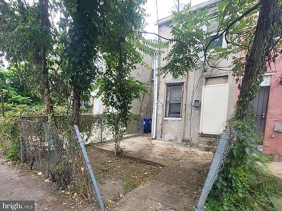 4th image of 1534 N Carey St