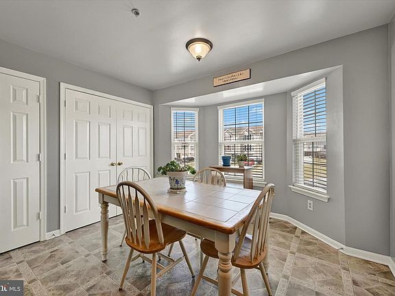 3rd image of 660 Hunting Fields Rd