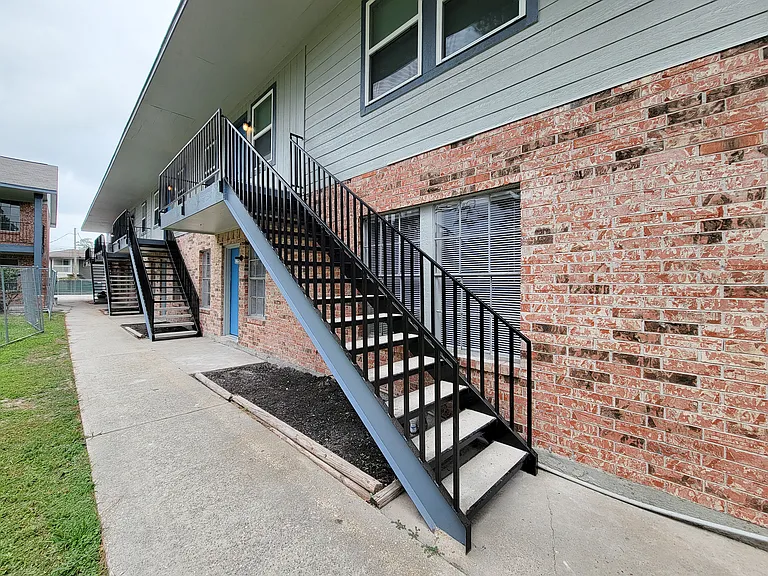 COURTYARD PARK APARTMENTS — Photo 55