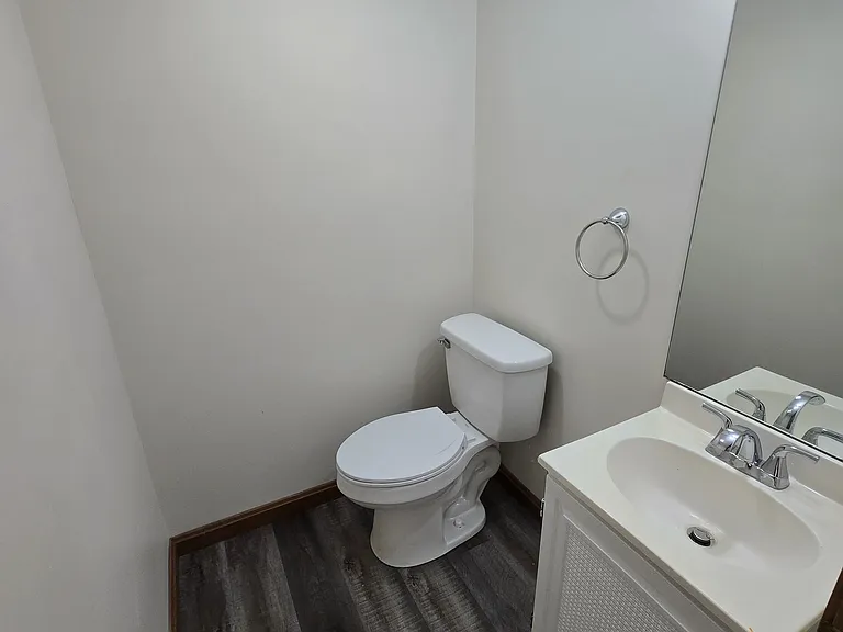 Roxanna Dr — Photo 3