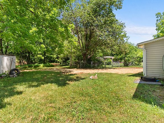 4th image of 2504 Austinville Rd