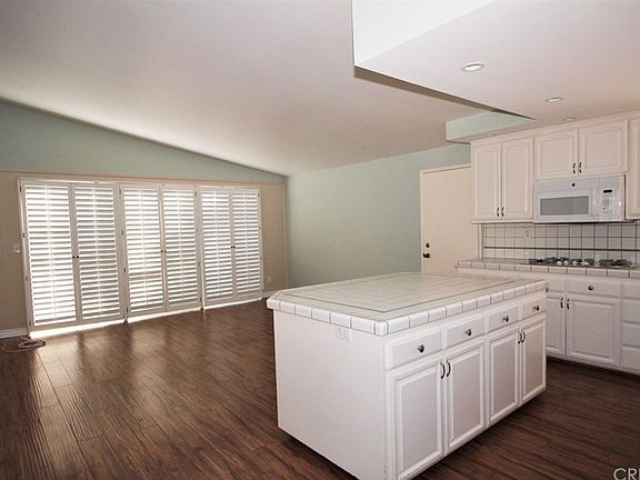 5th image of 4442 Leydon Ave