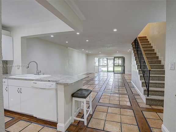 4th image of 3704 Estepona Ave #16S1