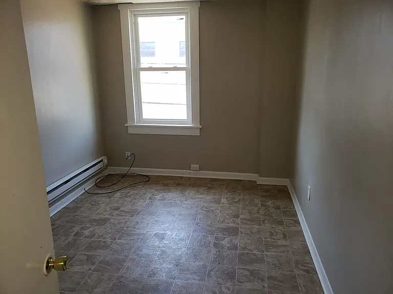 1124 9th Ave — Photo 16