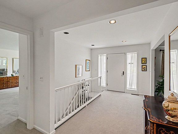 2nd image of 640 Cascade Hills Rdg SE