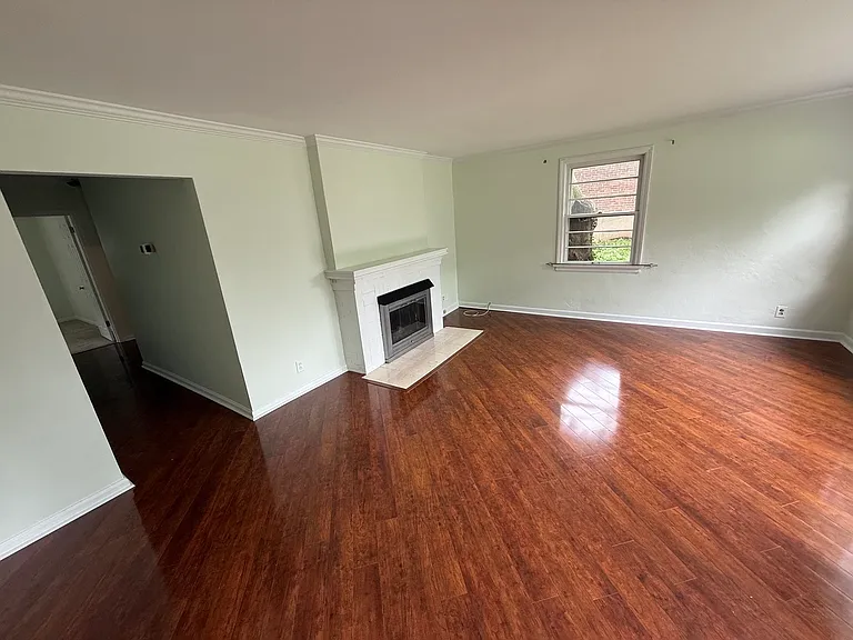 1046 Glenbrook Ave — Photo 9