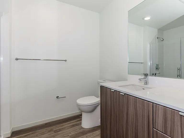 2112 E Denny Way — Photo 17