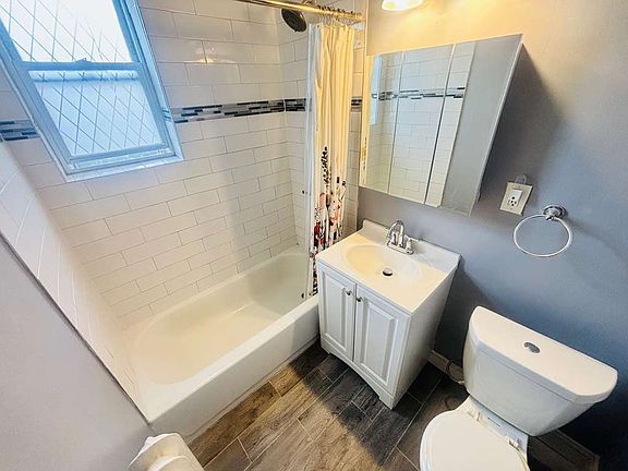 5th image of 253 Lafayette Ave #1