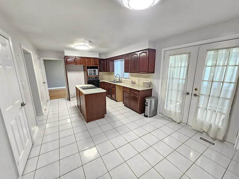 49 Decew Woods Ct #1 — Photo 8