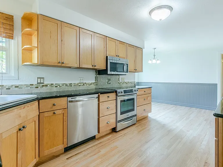 2315 Charnelton St — Photo 14