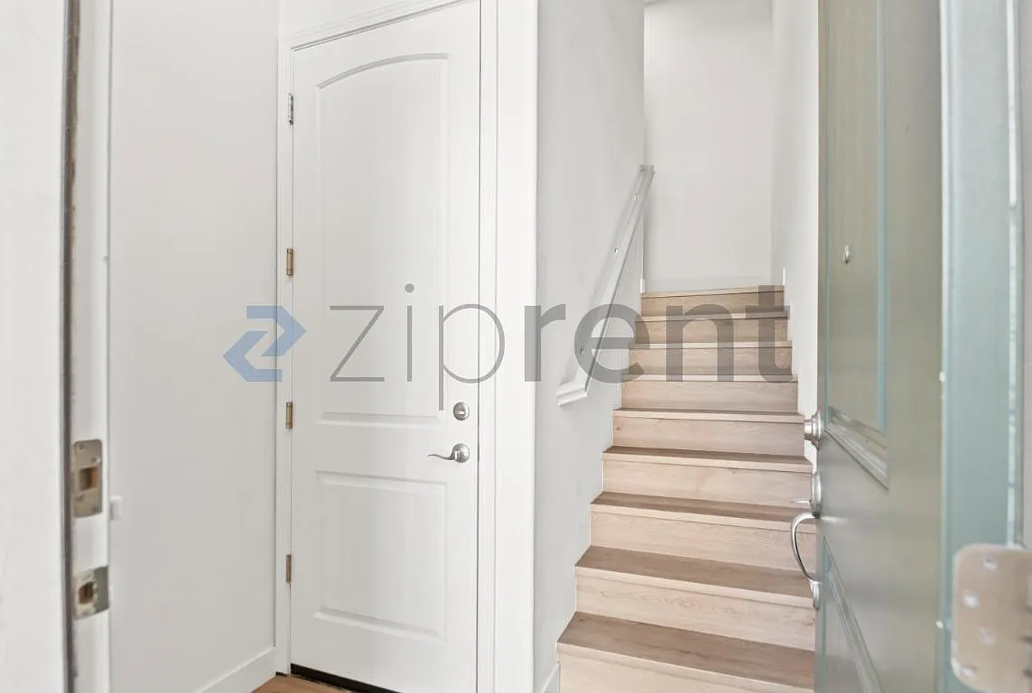 3 bed, 1709 sqft, $4,778 — Photo 4