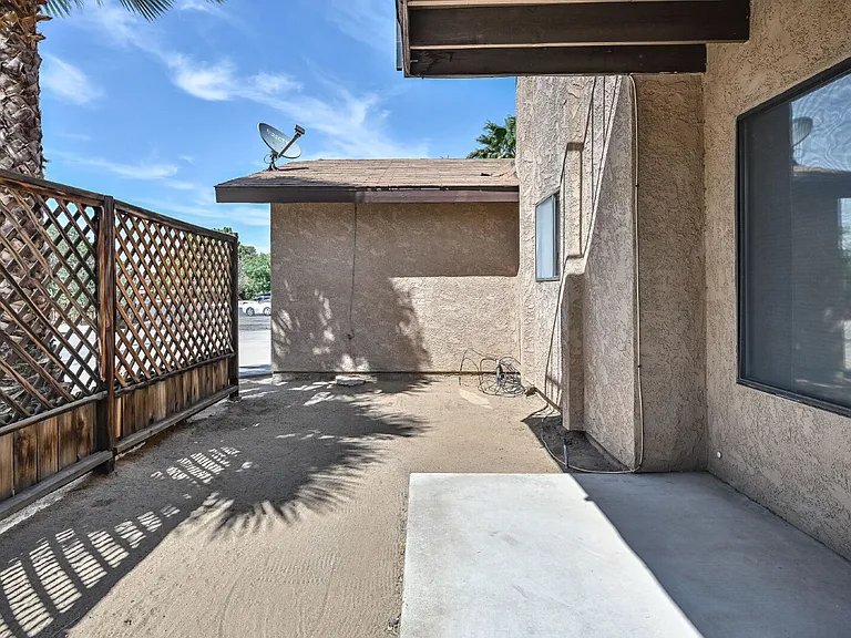 1021 W Perdew Ave — Photo 10